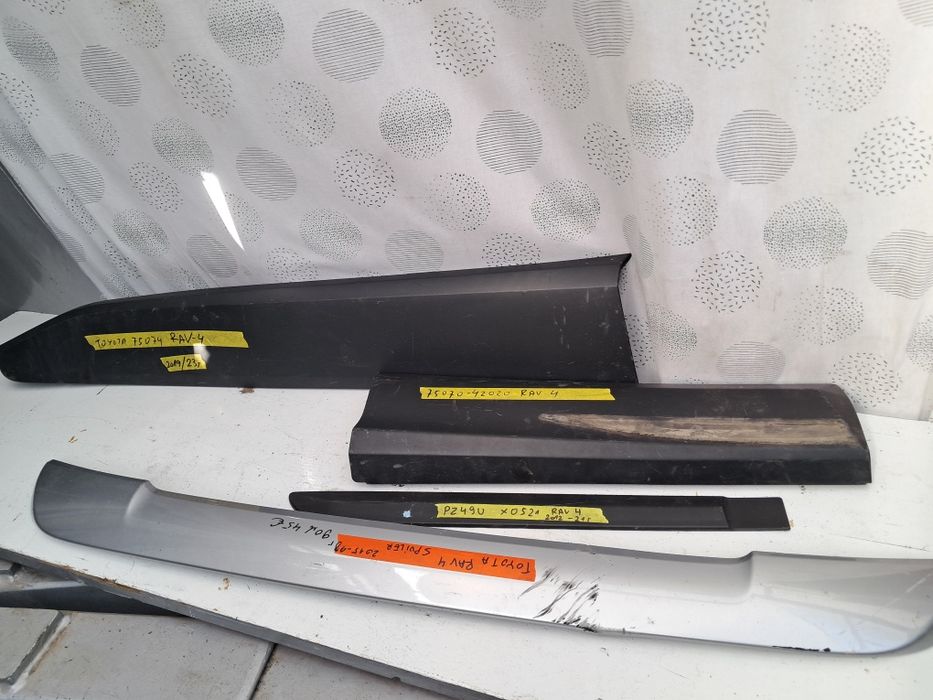 Лайсна врата калник споилер Toyota Rav4 2018/24 г