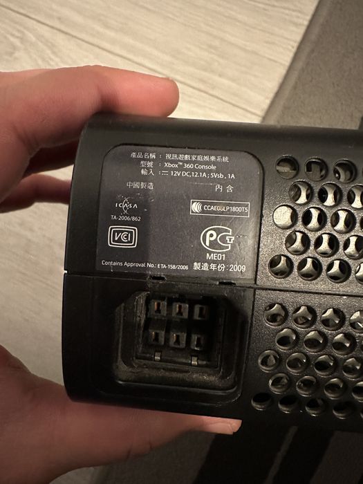 Vand xbox 360 plus un joc