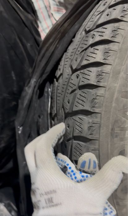 Срочно продается зимний Покрышка 215/55/17