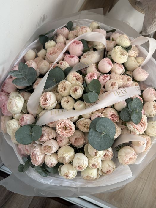 Букет пионовидные розы