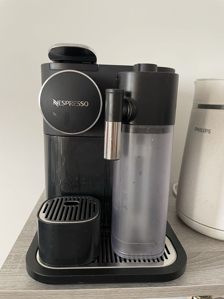 Кфемашина Nespresso Gran Lattissima