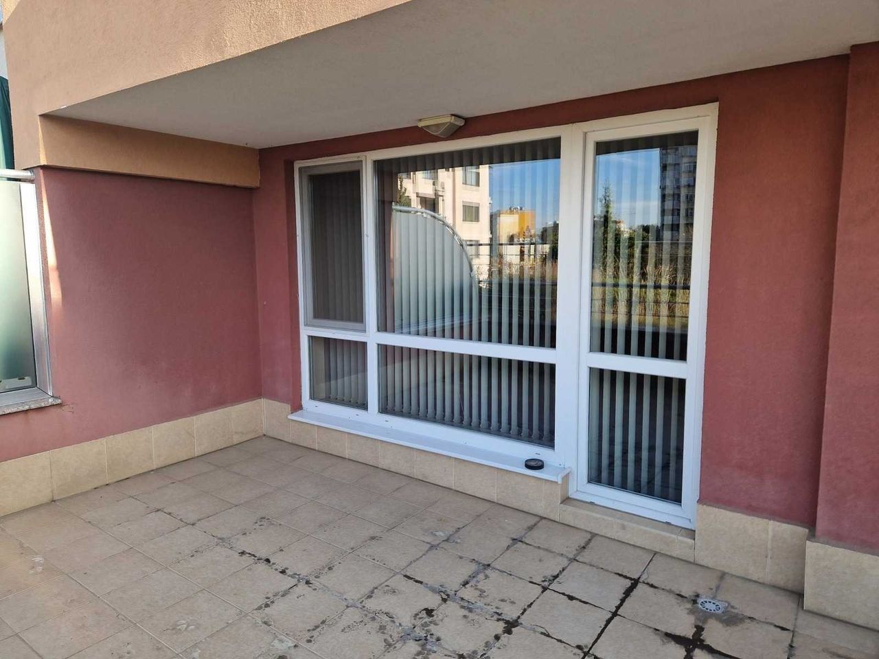 Дава се под наем Двустаен апартамент в София, Полигона - 90 кв.м за 660 € - Снимка #3