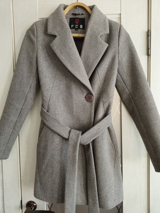 Продаю весенее пальто. Размер 42.