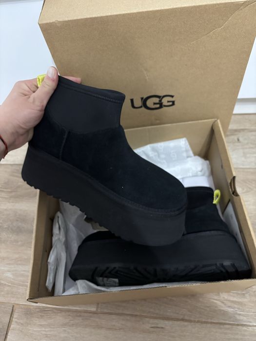 Ugg noi in cutie