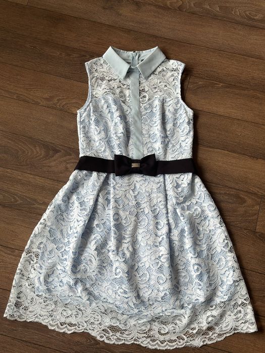 Синя дантелена рокля