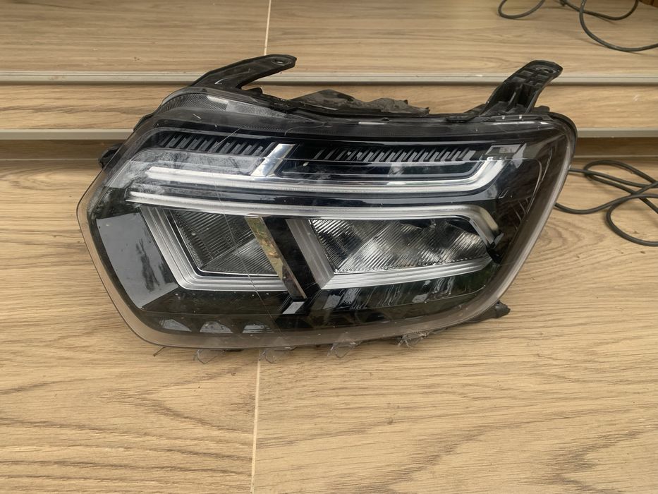 Far Dacia Duster stanga an /2022/2023/2024