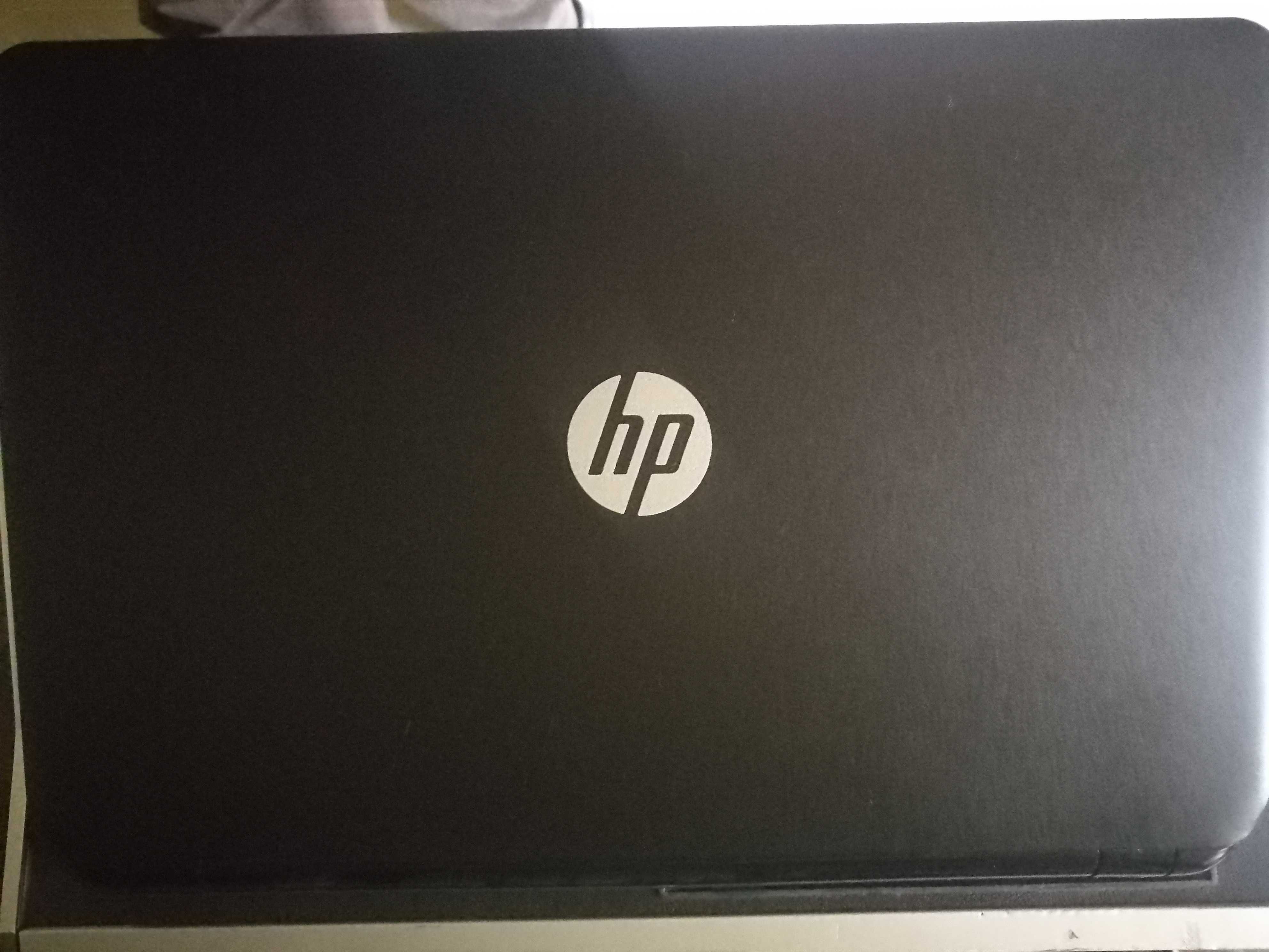 Четириядрен лаптоп HP 15 Notebook