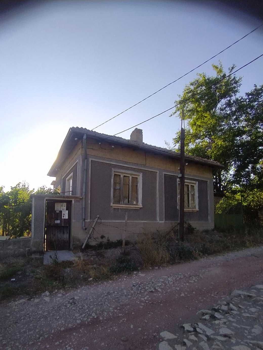 Продава голяма Къща с двор Село Памукчии.