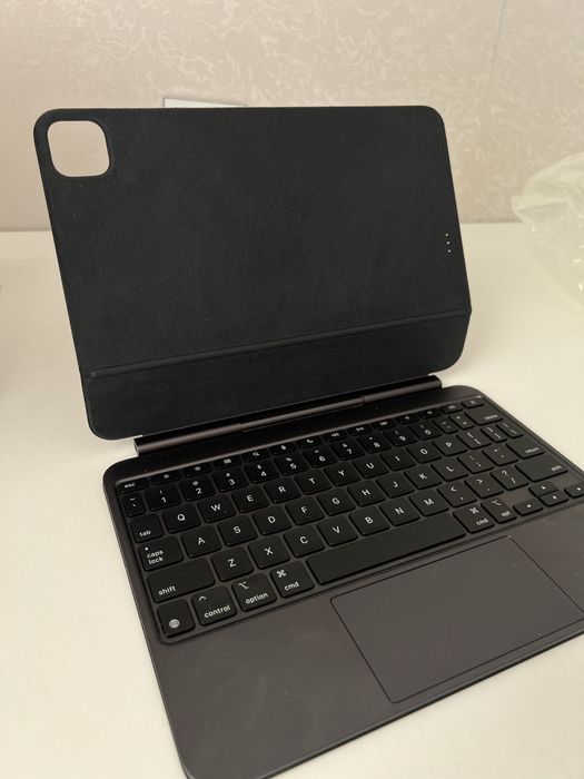 Продам клавиатуру для айпад 11 дюйм . Ipad magic keybord