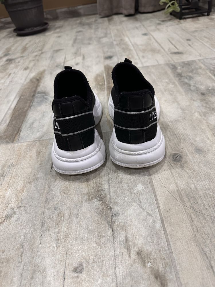 Дамски маратонки Guess 39