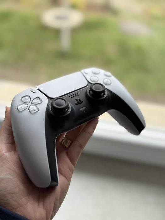 Vand controller ps5 originala, foarte putin folosita