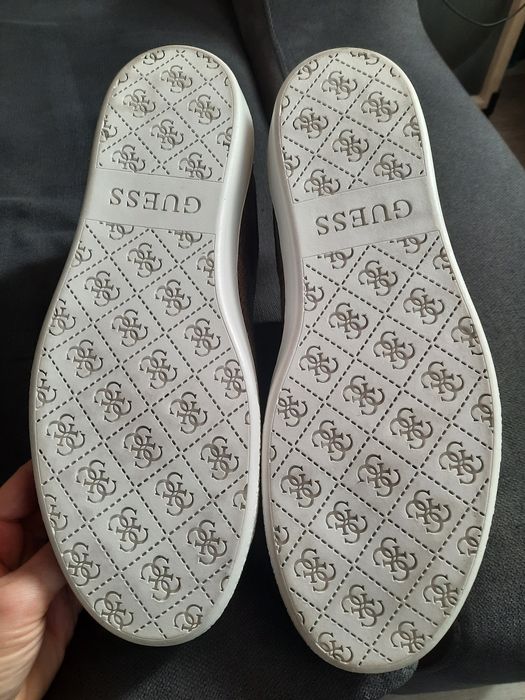 Оригинални сникърси Guess