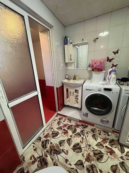 Етаж от двуетажна къща с дворно място в гр. Айтос!