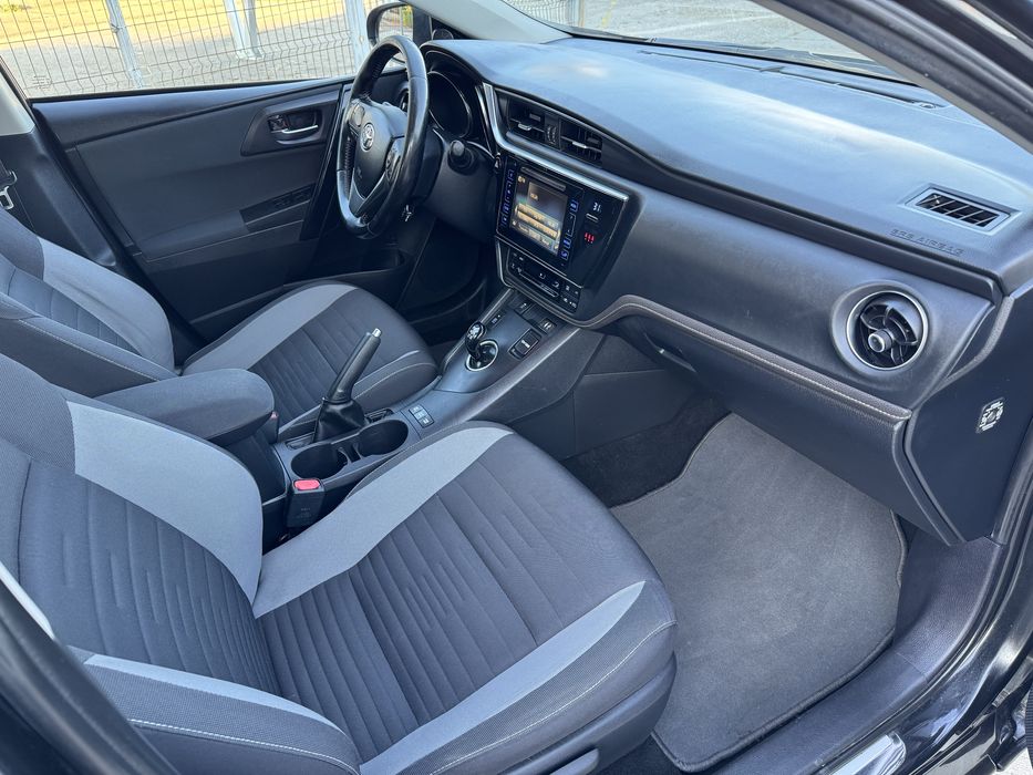 Toyota Auris 2016 1.8 hybrid rate/garantie/buy back
