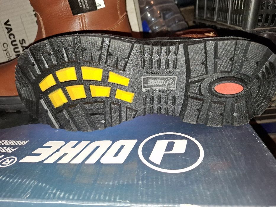 Продаются кожаные сапоги