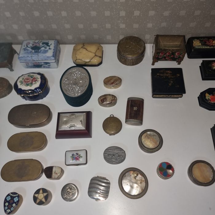 Colecție cutiuțe vechi – metal, lemn, porțelan, lac rusesc