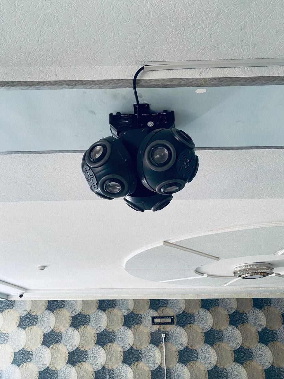 Led mini moving light