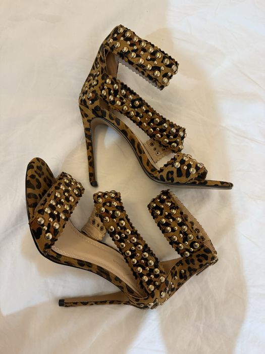 Toti pantofi la 100 de lei perechea , sunt noi sau ca si noi .