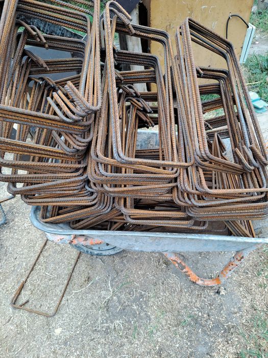 Etrieri  15×15 din fier beton 8