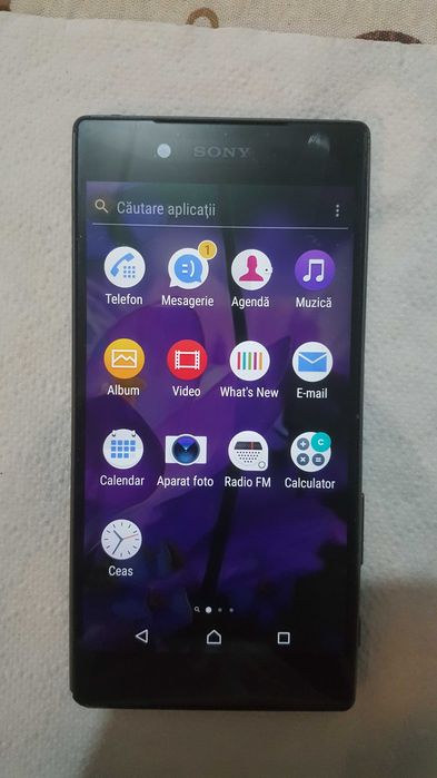 Sony Xperia Z5 Gri și unul Gold Auriu