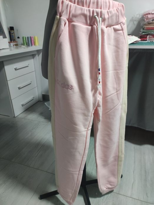 Продам спортивные костюмы