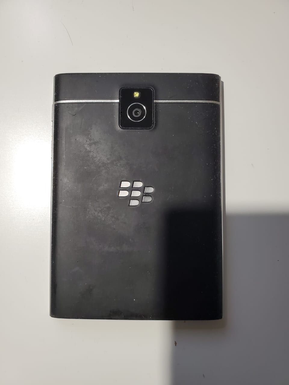 Телефон Blackberry passport