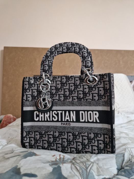 Страхотна дамска чанта