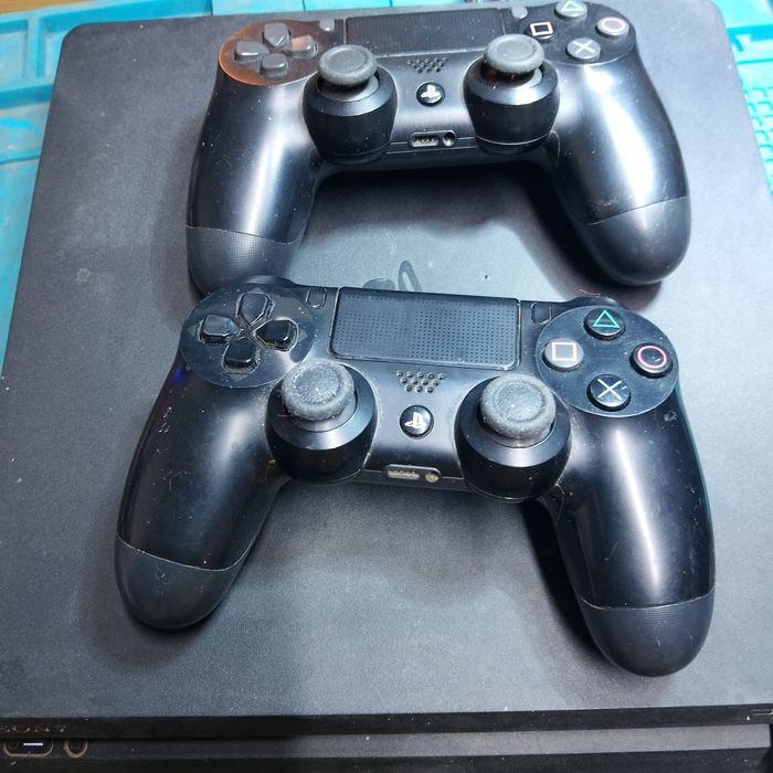 PS4 slim 1T HDD 2controllere