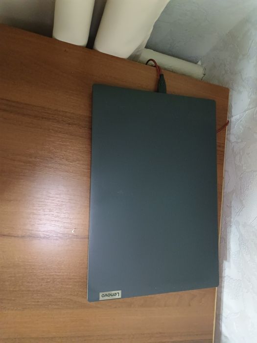 Ноутбук леново .