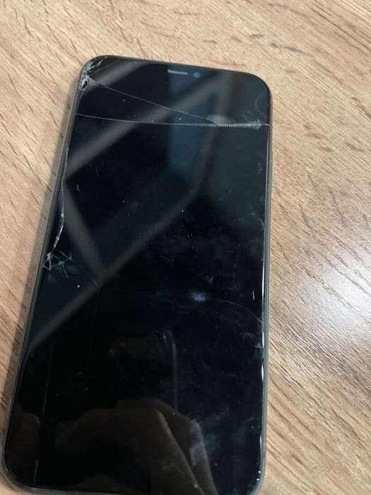 iPhone 11  сломаный