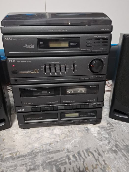 Sistem audio multifuncțional Akai model AC-M55 cu boxe inclus