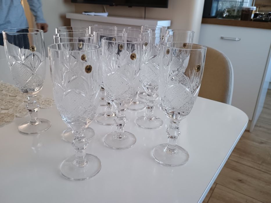 Кристални чаши за вино нови.
