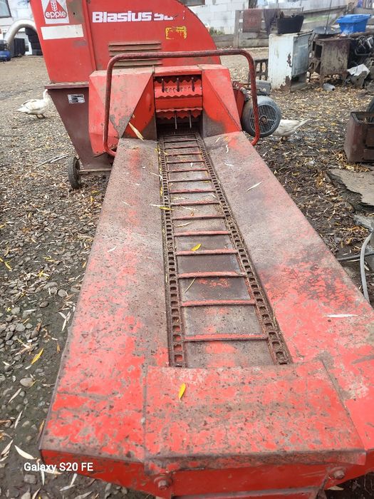 Tocatoare furaje strujeni lucerna paie etc la 3 80 și la tractor .