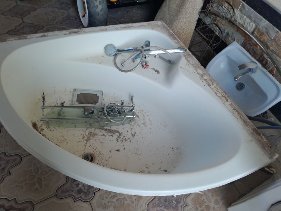 Продаётся ванна и раковина срочно