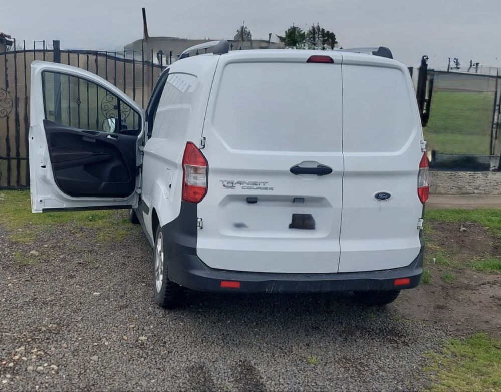 Dezmembrez Ford Transit Courier 2022