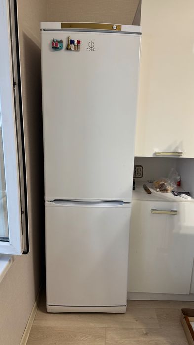 БЕСПЛАТНО холодильник  отдам