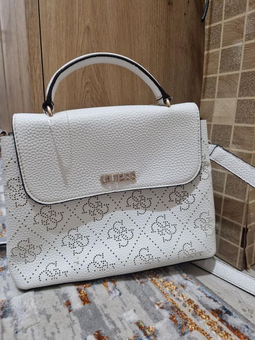 Дамска чанта Guess