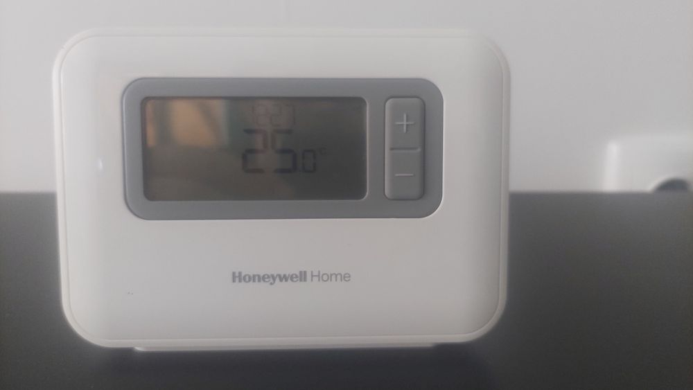 Vând termostat Honeywell T3R