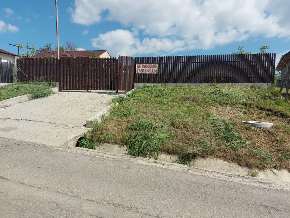 De vanzare teren