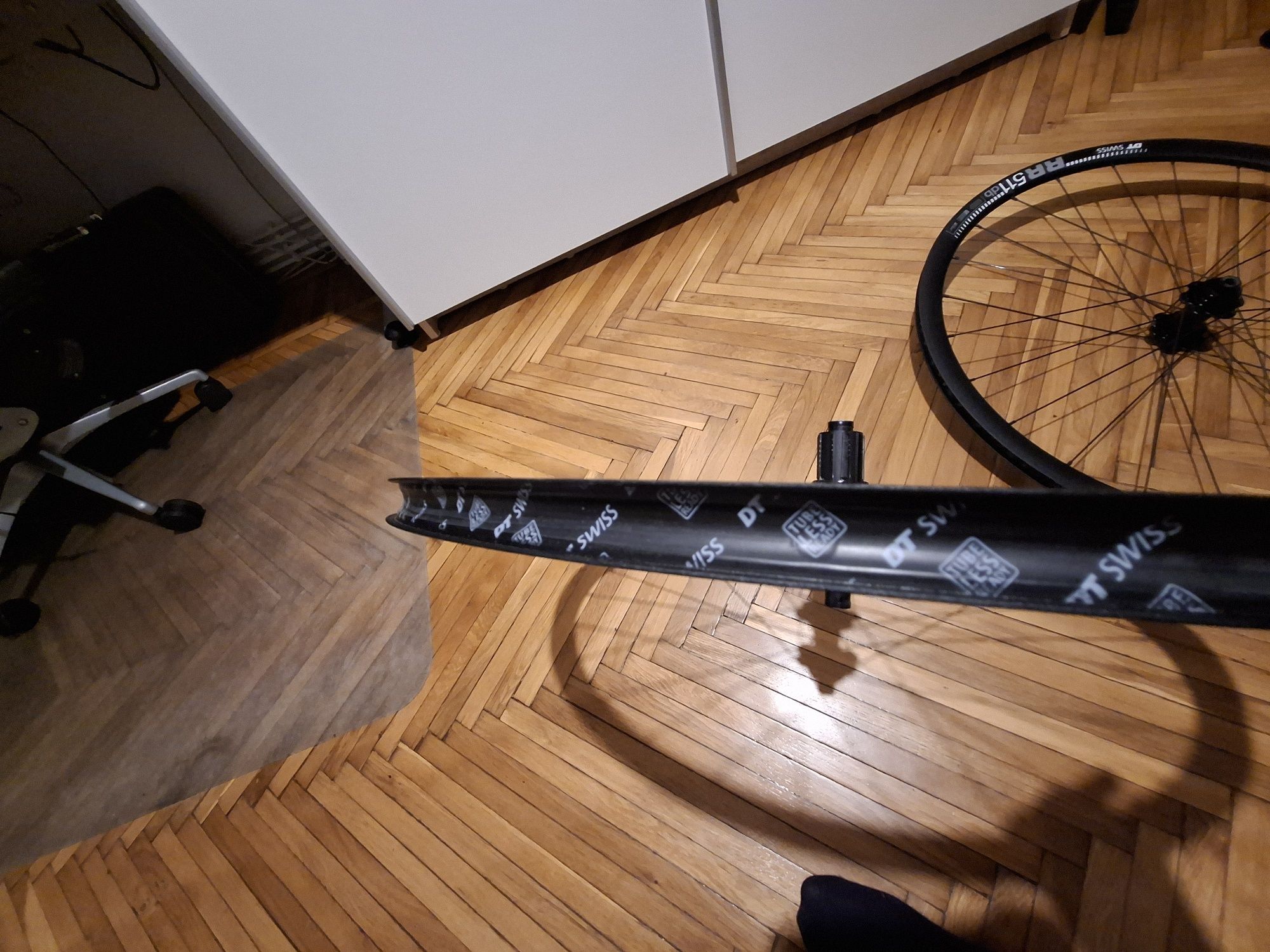 Roti DT Swiss RR511db cu butuci Enve ratchet sosea/ ciclocross