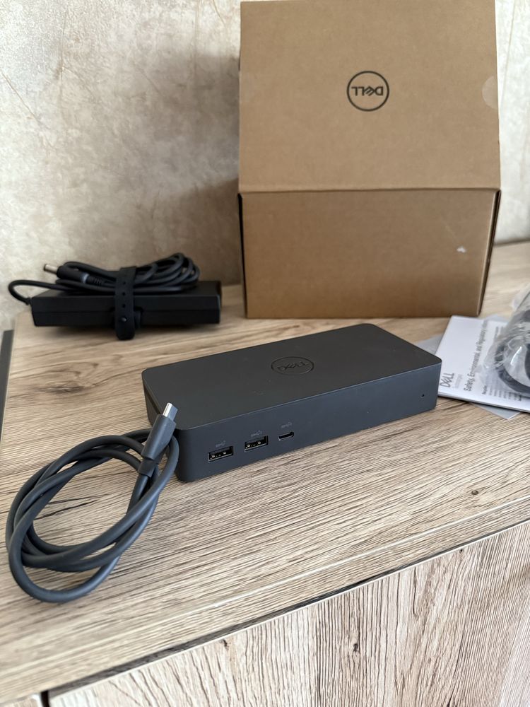 Докинг станция Dell Universal Dock UD22-210-BEYV- с гаранция