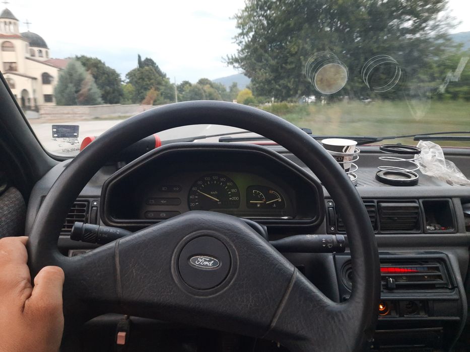 Продавам Ford Fiesta