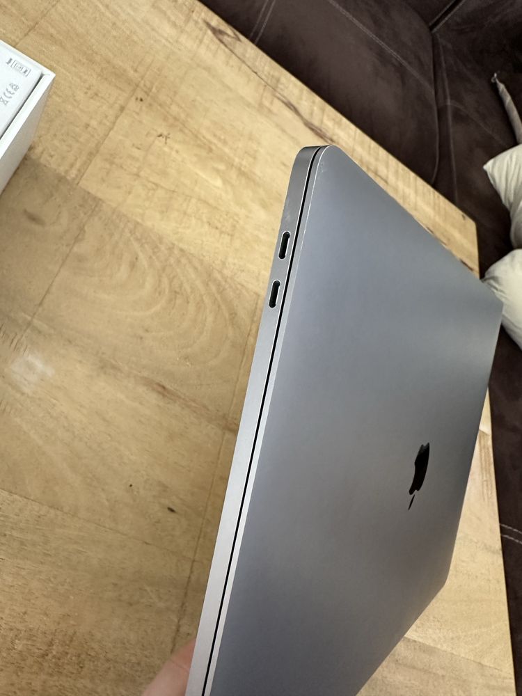 Macbook Pro 16’ 2019/ i9 /16GB DDR4 / 8 cores/ 1TB SSD