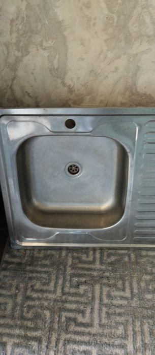 Кухиная мойка сотилади