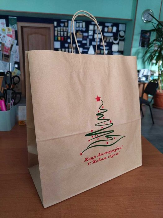 Новогодние бумажные пакеты