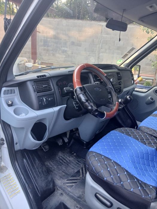 Vând Ford transit