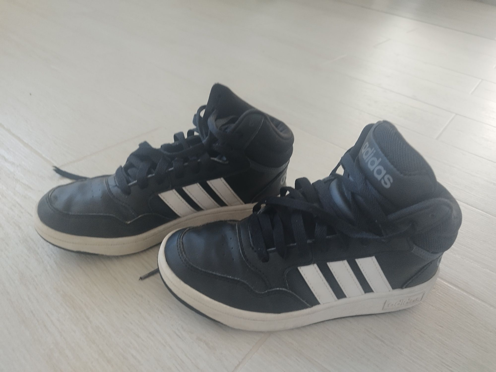 Кецове и стоножки Adidas номер  35 и  1/2