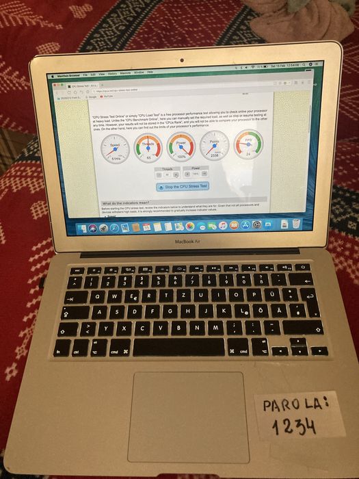 Laptop Apple MacBook Air 13" cu procesor I5,SSD de 256 Gb si 4 Gb RAM