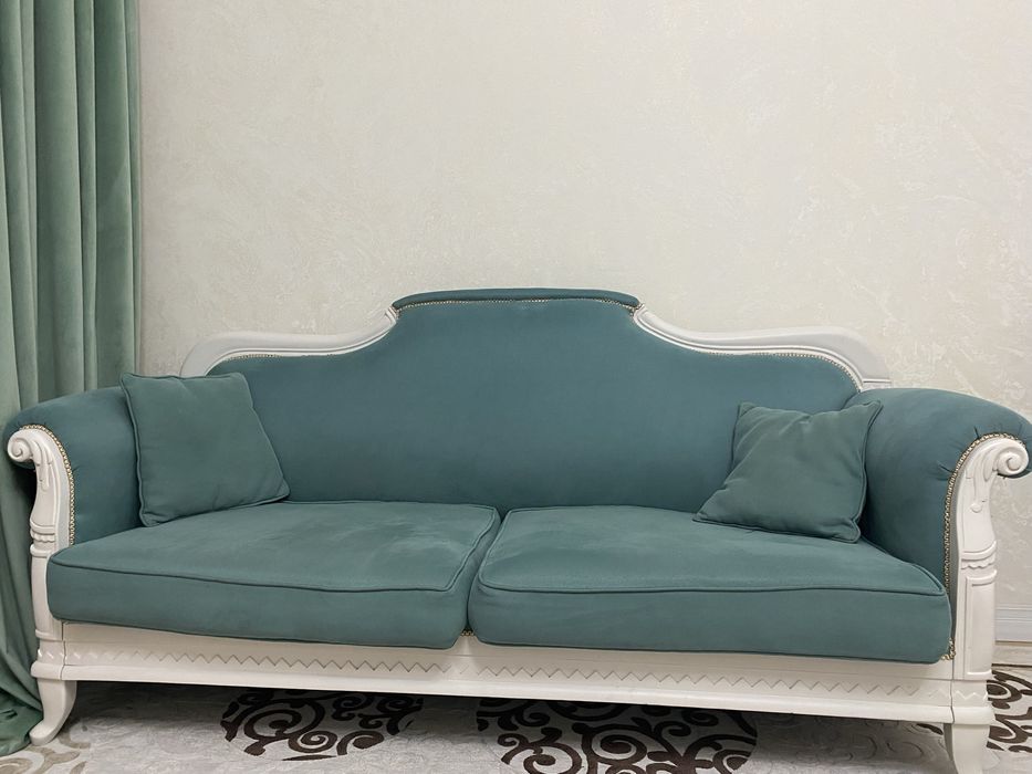 Диван, 2 кресла, 8 стульев (1 стул девормирован)