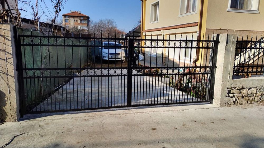 Ковано желязо- изработка и монтаж на врати и порти